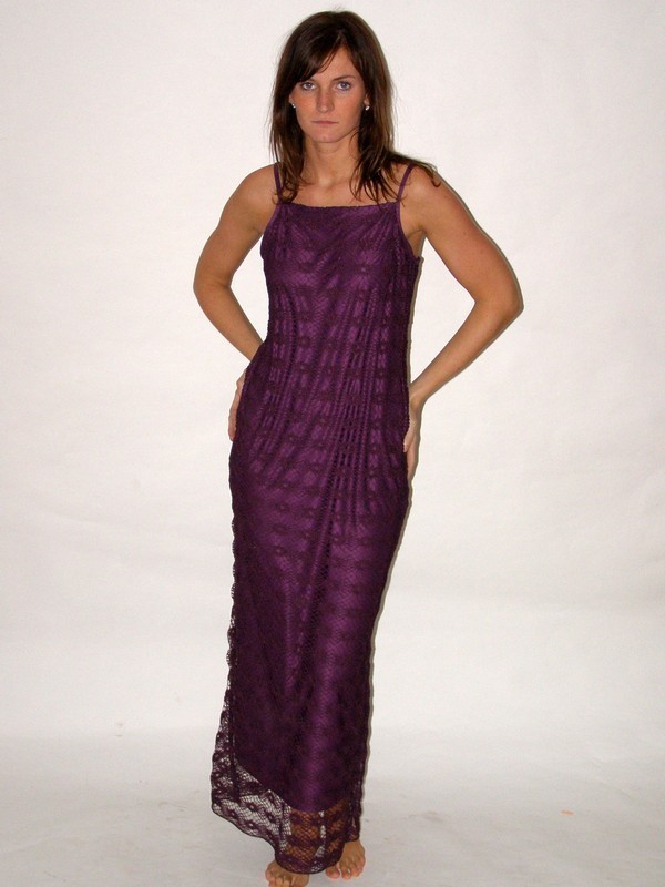 Fialové ramínkové krajkové dlouhé šaty 1303A0 Izabela 36, 38, 40