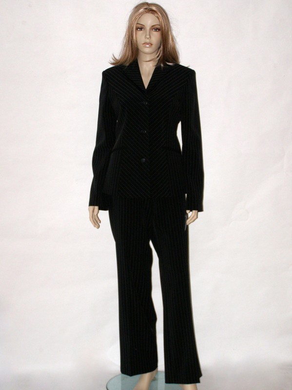 Černý proužkový kalhotový kostým 1405 Andrea Martiny 42