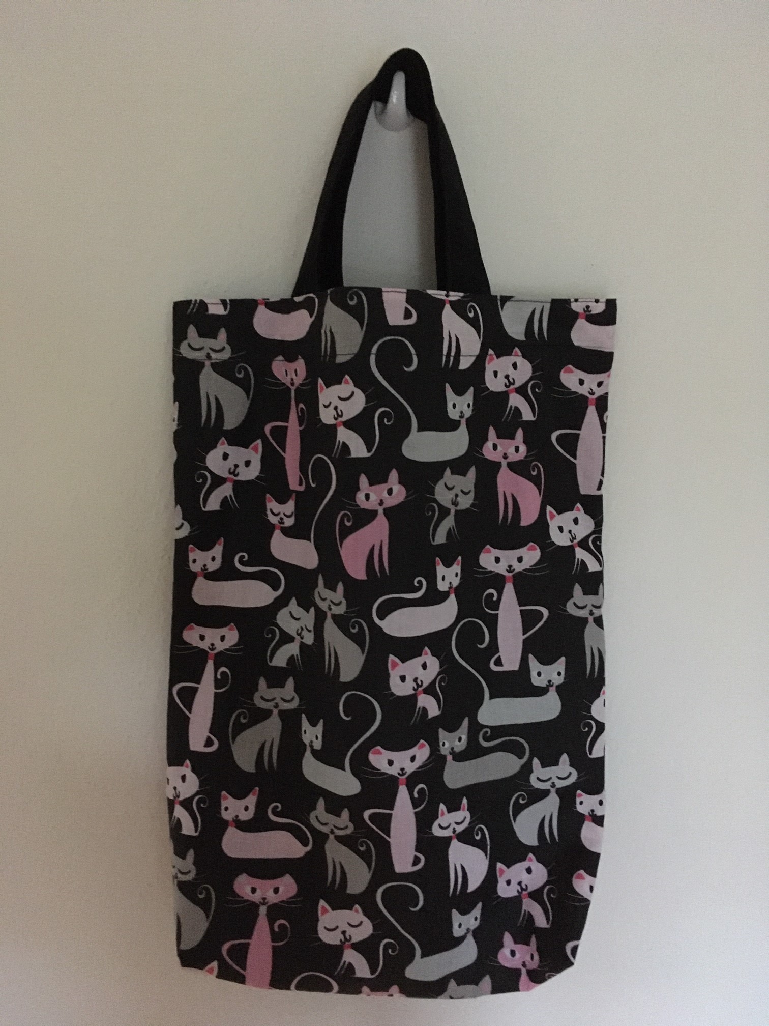 Černá plátěná taška s kočičkama 33 x 44 cm